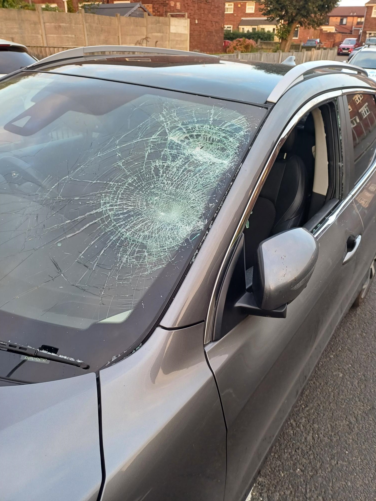 damage to windscreen.jpg